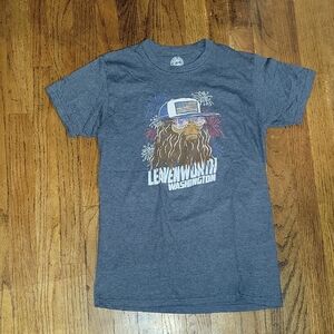 The Duck Company Sz S Gray Graphic T-Shirt with Patriotic Design